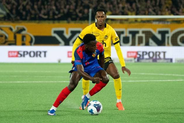 BERN, BERN - AUGUST 29: Edimilson Fernandes of BSC Young Boys challenges Metinho of FC Basel 1893 during the Brack Super League match between BSC Young Boys and FC Basel 1893 at Stadion Wankdorf on August 29, 2026 in Bern, Bern, Switzerland. Copyright: xLivioxBaeriswylx xSPPx Sportspressphoto_SPR219268