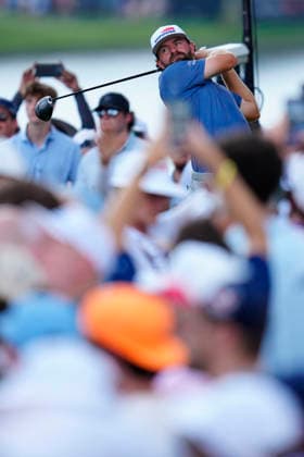 August 29, 2026, Atlanta, Georgia, USA: Cameron Young (USA) hits his tee shot on the 4th hole, during the third round at East Lake Golf Club. PGA, Golf Herren Tour TOUR Championship  - ZUMAd212 20260829_zsp_d212_070 Copyright: xRichardxDolex
