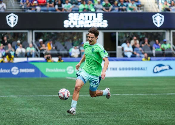 SEATTLE, WA - AUGUST 29: Seattle Sounders FC forward Sebastian Gomez (90) dribbles the ball in the second half during the MLS, Fussball Herren, USA match between Chicago Fire FC and Seattle Sounders FC on August 29, 2026 at Lumen Field in Seattle, Washington. (Photo by Leslie Plaza Johnson Icon Sportswire) SOCCER: AUG 29 MLS Seattle Sounders FC vs Chicago Fire FC EDITORIAL USE ONLY Icon260829020