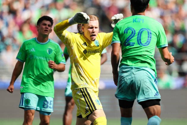 SEATTLE, WA - AUGUST 29: Goalkeeper Andrew Thomas 26 of the Seattle Sounders reacts during a game between the Chicago Fire and Seattle Sounders on August 29, 2026 at Lumen Field in Seattle, Washington. (Photo by Henry Rodenburg Icon Sportswire) SOCCER: AUG 29 MLS, Fussball Herren, USA Seattle Sounders FC vs Chicago Fire FC EDITORIAL USE ONLY Icon26082907