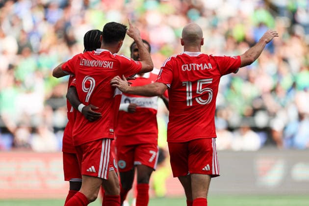 SEATTLE, WA - AUGUST 29: Forward Robert Lewandowski 9 of the Chicago Fire celebrates a goal during a game between the Chicago Fire and Seattle Sounders on August 29, 2026 at Lumen Field in Seattle, Washington. (Photo by Henry Rodenburg Icon Sportswire) SOCCER: AUG 29 MLS, Fussball Herren, USA Seattle Sounders FC vs Chicago Fire FC EDITORIAL USE ONLY Icon26082909