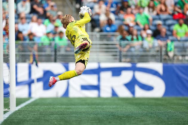 SEATTLE, WA - AUGUST 29: Goalkeeper Andrew Thomas 26 of the Seattle Sounders makes a save during a game between the Chicago Fire and Seattle Sounders on August 29, 2026 at Lumen Field in Seattle, Washington. (Photo by Henry Rodenburg Icon Sportswire) SOCCER: AUG 29 MLS, Fussball Herren, USA Seattle Sounders FC vs Chicago Fire FC EDITORIAL USE ONLY Icon26082912