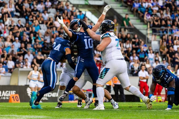 Simon Hugger (Munich Ravens, 72) blocks Luke Glenna (Nordic Storm, 10) while Mitch Fettig (Nordic Storm, 24) tackles an opponent. 29.08.2026, Innsbruck, European Football Alliance, Championship Game, Munich Ravens - Nordic Storm. Innsbruck Tivoli Stadium Austria Copyright: xPFA RicoxDoninellix