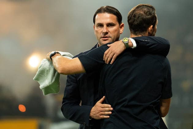BERN, BERN - AUGUST 29: Gerardo Seoane, head coach of BSC Young Boys, greets Stephan Lichtsteiner, head coach of FC Basel 1893, before the Brack Super League match between BSC Young Boys and FC Basel 1893 at Stadion Wankdorf on August 29, 2026 in Bern, Bern, Switzerland.  Copyright: xLivioxBaeriswylx xSPPx Sportspressphoto_SPR219277