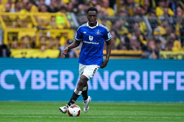 1. Bundesliga 26 27 - Borussia Dortmund - Hamburger SV am 29.08.2026 an der Bremer Brücke in Osnabrück Albert Lokonga (Hamburg) am Ball. *** 1 Bundesliga 26 27 Borussia Dortmund vs. Hamburger SV on August 29, 2026, at Bremer Brücke in Osnabrück; Albert Lokonga, Hamburg, in control of the ball MT