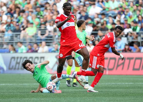 SEATTLE, WA - AUGUST 29: (left to right) Seattle Sounders FC midfielder Paul Rothrock (14) slide tackles Chicago Fire FC midfielder Dje D™avilla (42) in the second half during the MLS, Fussball Herren, USA match between Chicago Fire FC and Seattle Sounders FC on August 29, 2026 at Lumen Field in Seattle, Washington. (Photo by Leslie Plaza Johnson Icon Sportswire) SOCCER: AUG 29 MLS Seattle Sounders FC vs Chicago Fire FC EDITORIAL USE ONLY Icon260829029