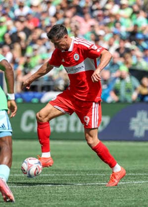 SEATTLE, WA - AUGUST 29: Chicago Fire FC forward Robert Lewandowski (9) traps the ball in the first half during the MLS, Fussball Herren, USA match between Chicago Fire FC and Seattle Sounders FC on August 29, 2026 at Lumen Field in Seattle, Washington. (Photo by Leslie Plaza Johnson Icon Sportswire) SOCCER: AUG 29 MLS Seattle Sounders FC vs Chicago Fire FC EDITORIAL USE ONLY Icon260829031