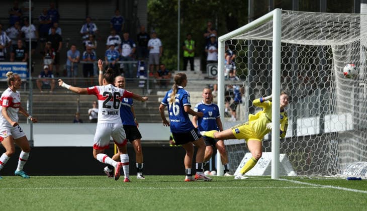 29.08.26 Frauen VfB Stuttgart - Hamburger SV Deutschland, Stuttgart, 29.08.2026, Fussball, Frauen, Bundesliga, Saison 2026 2027, VfB Stuttgart - Hamburger SV (2:1): v.l. Nicole Billa (VfB Stuttgart), Kinga Szemik (Hamburger SV); Jubel Tor 2:1 Billa. *** August 29, 2026 Women s VfB Stuttgart vs. Hamburger SV Germany, Stuttgart, August 29, 2026, Soccer, Women s, Bundesliga, 2026–2027 Season, VfB Stuttgart vs. Hamburger SV 2–1 (from left): Nicole Billa (VfB Stuttgart), Kinga Szemik (Hamburger SV) celebrating the 2–1 goal by Billa