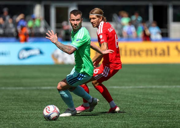 SEATTLE, WA - AUGUST 29: (left to right) Seattle Sounders FC midfielder Albert Rusnak (11) keeps the ball away from Chicago Fire FC midfielder Anton SalÃ tros (6) in the first half during the MLS, Fussball Herren, USA match between Chicago Fire FC and Seattle Sounders FC on August 29, 2026 at Lumen Field in Seattle, Washington. (Photo by Leslie Plaza Johnson Icon Sportswire) SOCCER: AUG 29 MLS Seattle Sounders FC vs Chicago Fire FC EDITORIAL USE ONLY Icon260829042