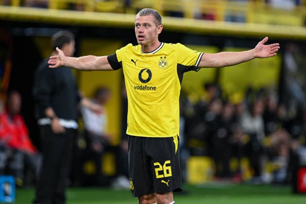 1. Bundesliga 26 27 - Borussia Dortmund - Hamburger SV am 29.08.2026 im Signal Iduna Park in Dortmund Julian Ryerson (Dortmund) unzufrieden, enttäuscht, enttaeuscht, niedergeschlagen. *** 1 Bundesliga 26 27 Borussia Dortmund vs. Hamburger SV on August 29, 2026, at Signal Iduna Park in Dortmund Julian Ryerson Dortmund: dissatisfied, disappointed, disheartened, dejected MT