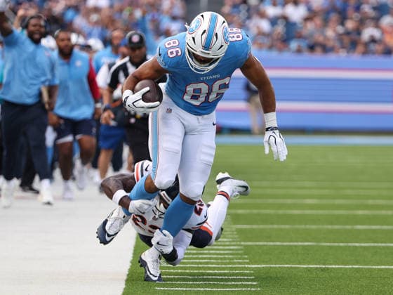 NFL, American Football Herren, USA 2026: Bears Vs Titans AUG 29 Aug 29, 2026; Nashville, Tennessee, USA; Tennessee Titans tight end Kylen Granson (86) is wrapped up at the ankles by Chicago Bears defensive back Xavier Woods (23) during the NFL preseason game between the Chicago Bears and the Tennessee Titans at Nissan Stadium (Nashville). Mandatory Credit: Stephen Furst-Cal Media (Credit Image: Â Stephen Furst Cal Sport Media) Nashville Tennessee USA EDITORIAL USE ONLY Copyright: xx ZUMA-20260829_zma_c04_087.jpg StephenxFurstx csmphotothree515288