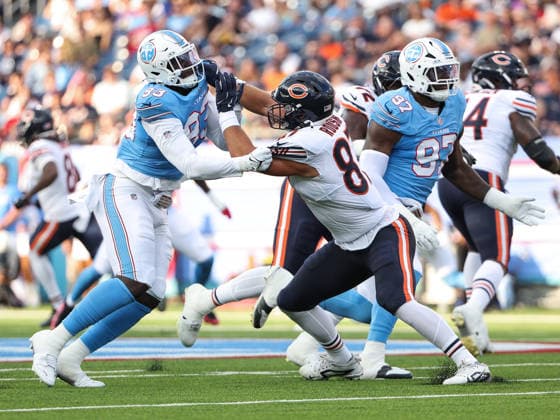 NFL, American Football Herren, USA 2026: Bears Vs Titans AUG 29 Aug 29, 2026; Nashville, Tennessee, USA; Tennessee Titans defensive end Malik Herring (93) attempts to get past Chicago Bears tight end Sam Roush (87) during the NFL preseason game between the Chicago Bears and the Tennessee Titans at Nissan Stadium (Nashville). Mandatory Credit: Stephen Furst-Cal Media (Credit Image: Â Stephen Furst Cal Sport Media) Nashville Tennessee USA EDITORIAL USE ONLY Copyright: xx ZUMA-20260829_zma_c04_084.jpg StephenxFurstx csmphotothree515291