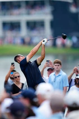 August 29, 2026, Atlanta, Georgia, USA: Viktor Hovland (Norway) hits his tee shot on the 4th hole, during the third round at East Lake Golf Club. Atlanta USA - ZUMAd212 20260829_zsp_d212_179 Copyright: xRichardxDolex