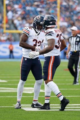 NASHVILLE, TN - AUGUST 29: Chicago Bears defensive back Terell Smith (32) and linebacker Wayne Matthews III (35) celebrate after making a stop during a preseason game between the Tennessee Titans and Chicago Bears, August 29, 2026 at Nissan Stadium in Nashville, Tennessee. (Photo by Matthew Maxey Icon Sportswire) NFL, American Football Herren, USA AUG 29 Bears at Titans EDITORIAL USE ONLY Icon260829008
