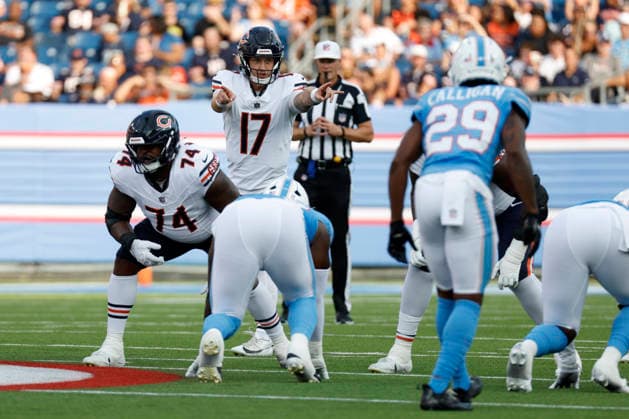 NASHVILLE, TN - AUGUST 29: Chicago Bears quarterback Tyson Bagent (17) points out a defense prior to a snap during a preseason game between the Tennessee Titans and Chicago Bears, August 29, 2026 at Nissan Stadium in Nashville, Tennessee. (Photo by Matthew Maxey Icon Sportswire) NFL, American Football Herren, USA AUG 29 Bears at Titans EDITORIAL USE ONLY Icon260829013