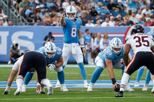 NASHVILLE, TN - AUGUST 29: Tennessee Titans quarterback Will Levis (8) points out a defender before a snap during a preseason game between the Tennessee Titans and Chicago Bears, August 29, 2026 at Nissan Stadium in Nashville, Tennessee. (Photo by Matthew Maxey Icon Sportswire) NFL, American Football Herren, USA AUG 29 Bears at Titans EDITORIAL USE ONLY Icon260829017