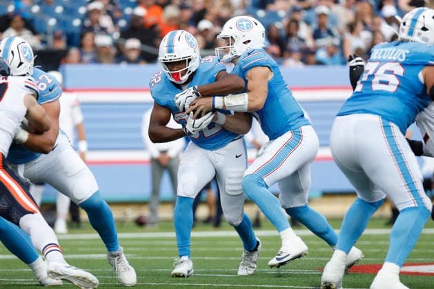 NASHVILLE, TN - AUGUST 29: Tennessee Titans quarterback Will Levis (8) hands off to running back Nicholas Singleton (32) during a preseason game between the Tennessee Titans and Chicago Bears, August 29, 2026 at Nissan Stadium in Nashville, Tennessee. (Photo by Matthew Maxey Icon Sportswire) NFL, American Football Herren, USA AUG 29 Bears at Titans EDITORIAL USE ONLY Icon260829018