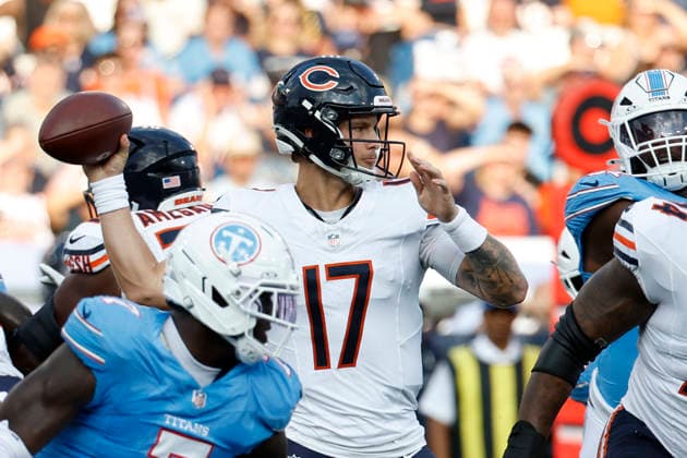 NASHVILLE, TN - AUGUST 29: Chicago Bears quarterback Tyson Bagent (17) throws a pass from the pocket during a preseason game between the Tennessee Titans and Chicago Bears, August 29, 2026 at Nissan Stadium in Nashville, Tennessee. (Photo by Matthew Maxey Icon Sportswire) NFL, American Football Herren, USA AUG 29 Bears at Titans EDITORIAL USE ONLY Icon260829020