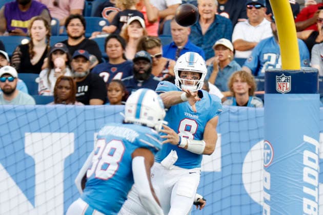 NASHVILLE, TN - AUGUST 29: Tennessee Titans quarterback Will Levis (8) throws a pass to Tennessee Titans tight end David Martin-Robinson (88) during a preseason game between the Tennessee Titans and Chicago Bears, August 29, 2026 at Nissan Stadium in Nashville, Tennessee. (Photo by Matthew Maxey Icon Sportswire) NFL, American Football Herren, USA AUG 29 Bears at Titans EDITORIAL USE ONLY Icon260829025