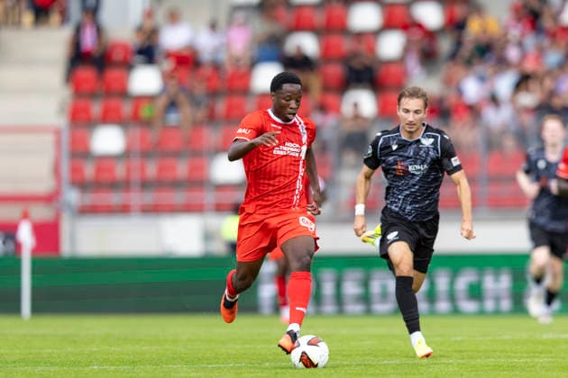 Regionalliga Nordost: FC Rot Weiß Erfurt vs. BFC Preussen Erfurt, August 29, 2026; Benjika Caciel (8), FC Rot Weiß Erfurt, vs. Luca Romeo Butkovic (14), BFC Preussen; Regionalliga Nordost: FC Rot Weiß Erfurt vs. BFC Preussen, Steigerwaldstadion, Erfurt August 29, 2026 Copyright: xBEAUTIFULxSPORTS Duehringx