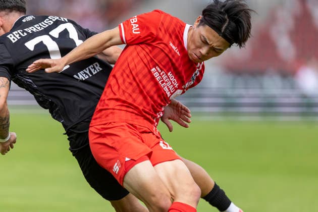 Regionalliga Northeast FC Rot Weiß Erfurt vs. BFC Preussen Erfurt August 29, 2026 Hinata Gonda 34 FC Rot Weiß Erfurt vs. Ben Florian Meyer 77 BFC Preussen Regionalliga Northeast FC Rot Weiß Erfurt vs. BFC Preussen Steigerwaldstadion, Erfurt August 29, August 29, 2026 Copyright: xBEAUTIFULxSPORTS Duehringx