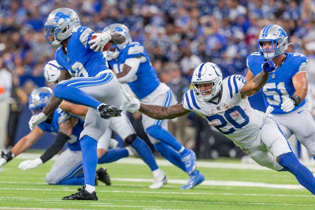 August 29, 2026, Indianapolis, Indiana, USA: Indianapolis Colts running back SETH MCGOWAN (20) dives at Detroit Lions wide receiver DOMINIC LOVETT (19) on a kickoff return during the preseason game between the Detroit Lions and the Indianapolis Colts at Lucas Oil Stadium in Indianapolis. Indianapolis USA - ZUMAs304 20260829_zaf_s304_002 Copyright: xScottxStuartx