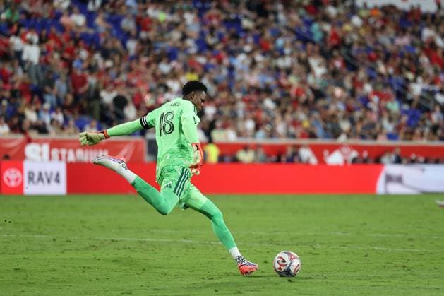 August 29, 2026, Harrison, New Jersey, USA: Philadelphia Union goalkeeper ANDRE BLAKE (18) clears the ball during the first half of the match against Red Bull New York at Sports Illustrated Stadium in Harrison, New Jersey, USA. Harrison USA - ZUMAc295 20260829_zsp_c295_007 Copyright: xJosexContrerasx