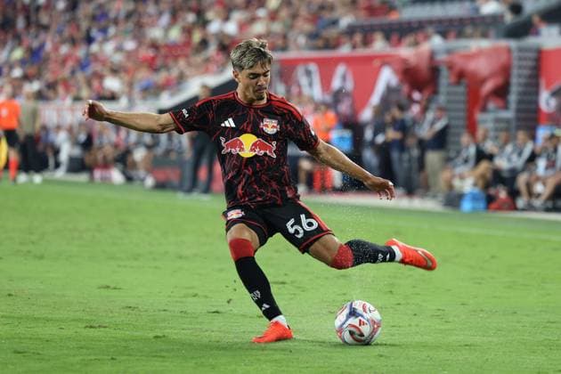 August 29, 2026, Harrison, New Jersey, USA: Red Bull New York defender MATTHEW DOS SANTOS (56) attempts a shot during the first half of the match against Philadelphia Union at Sports Illustrated Stadium in Harrison, New Jersey, USA. Soccer 2026: Red Bull New York 0 : 1 Philadelphia Union  - ZUMAc295 20260829_zsp_c295_002 Copyright: xJosexContrerasx