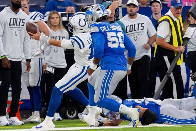 August 29, 2026, Indianapolis, Indiana, U.S: Indianapolis Colts quarterback Riley Leonard (15) extends the ball to the first down marker on a run during the preseason game between the Detroit Lions and the Indianapolis Colts at Lucas Oil Stadium, Indianapolis, Indiana. Indianapolis U.S - ZUMAs304 20260829_zaf_s304_041 Copyright: xScottxStuartx
