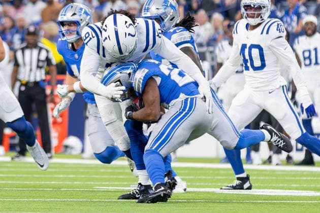 August 29, 2026, Indianapolis, Indiana, U.S: Indianapolis Colts defensive lineman Jaylahn Tuimoloau (91) tackles Detroit Lions defensive back Roger McCreary (21) on a kick return during the preseason game between the Detroit Lions and the Indianapolis Colts at Lucas Oil Stadium, Indianapolis, Indiana. NFL, American Football Herren, USA 2026 Lions 25-16 Colts  - ZUMAs304 20260829_zaf_s304_033 Copyright: xScottxStuartx