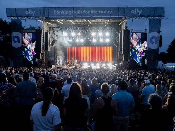 GRAND BLANC, MI - AUGUST 29: Country Music Artist Keith Urban performs after the second round of the PGA, Golf Herren TOUR Champions The Ally Challenge on August 29, 2026, at Warwick Hills Golf and Country Club in Grand Blanc, Michigan. (Photo by Joseph Weiser Icon Sportswire) GOLF: AUG 29 PGA TOUR Champions The Ally Challenge EDITORIAL USE ONLY Icon260829049
