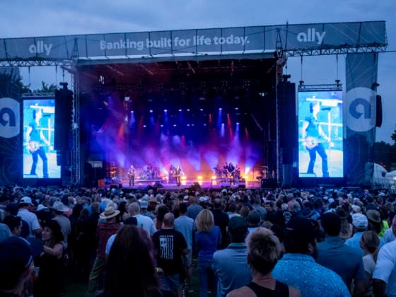 GRAND BLANC, MI - AUGUST 29: Country Music Artist Keith Urban performs after the second round of the PGA, Golf Herren TOUR Champions The Ally Challenge on August 29, 2026, at Warwick Hills Golf and Country Club in Grand Blanc, Michigan. (Photo by Joseph Weiser Icon Sportswire) GOLF: AUG 29 PGA TOUR Champions The Ally Challenge EDITORIAL USE ONLY Icon260829051