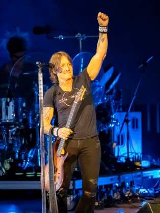 GRAND BLANC, MI - AUGUST 29: Country Music Artist Keith Urban performs after the second round of the PGA, Golf Herren TOUR Champions The Ally Challenge on August 29, 2026, at Warwick Hills Golf and Country Club in Grand Blanc, Michigan. (Photo by Joseph Weiser Icon Sportswire) GOLF: AUG 29 PGA TOUR Champions The Ally Challenge EDITORIAL USE ONLY Icon260829054