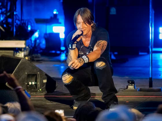 GRAND BLANC, MI - AUGUST 29: Country Music Artist Keith Urban speaks to fans after the second round of the PGA, Golf Herren TOUR Champions The Ally Challenge on August 29, 2026, at Warwick Hills Golf and Country Club in Grand Blanc, Michigan. (Photo by Joseph Weiser Icon Sportswire) GOLF: AUG 29 PGA TOUR Champions The Ally Challenge EDITORIAL USE ONLY Icon260829055