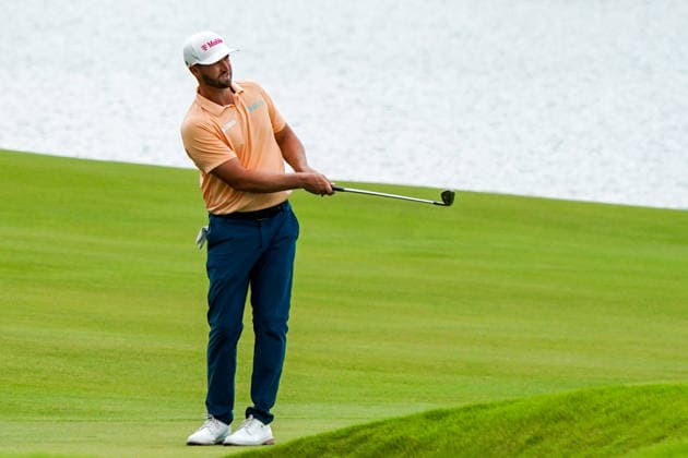 August 29, 2026, Atlanta, Georgia, USA: Wyndham Clark (USA) chips on to the 8th green during the third round of the 2026 TOUR Championship at East Lake Golf Club. Atlanta USA - ZUMAw109 20260829_fap_w109_039 Copyright: xDebbyxWongx