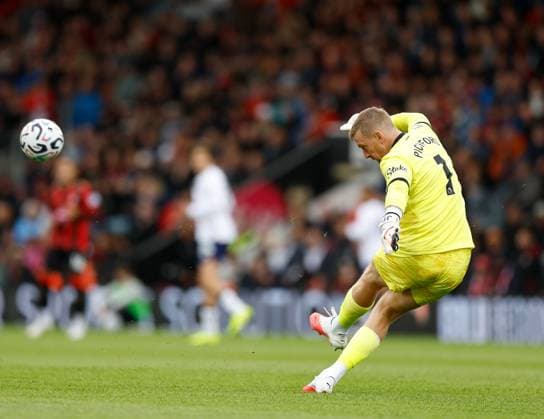 Jordan Pickford the Everton goalkeeper AFC Bournemouth v Everton, Premier League Football, Football, Vitality Stadium, Bournemouth, UK - 29 Aug 2026Bournemouth Vitality Stadium United Kingdom EDITORIAL USE ONLY No use with unauthorised audio, video, data, fixture lists, club league logos or live services. Online in-match use limited to 120 images, no video emulation. No use in betting, games or single club league player publications. Copyright: xMattxImpey Shutterstockx 17119015cz