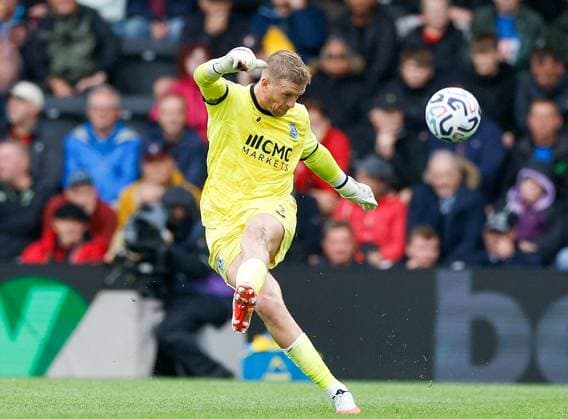 Jordan Pickford the Everton goalkeeper AFC Bournemouth v Everton, Premier League Football, Football, Vitality Stadium, Bournemouth, UK - 29 Aug 2026Bournemouth Vitality Stadium United Kingdom EDITORIAL USE ONLY No use with unauthorised audio, video, data, fixture lists, club league logos or live services. Online in-match use limited to 120 images, no video emulation. No use in betting, games or single club league player publications. Copyright: xMattxImpey Shutterstockx 17119015df