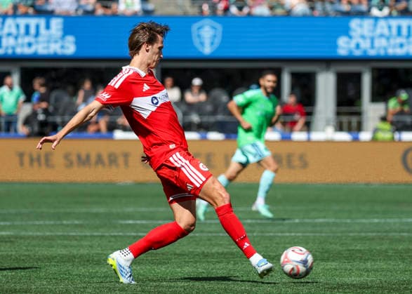 SEATTLE, WA - AUGUST 29: Chicago Fire FC defender Jack Elliott (3) in action in the second half during the MLS, Fussball Herren, USA match between Chicago Fire FC and Seattle Sounders FC on August 29, 2026 at Lumen Field in Seattle, Washington. (Photo by Leslie Plaza Johnson Icon Sportswire) SOCCER: AUG 29 MLS Seattle Sounders FC vs Chicago Fire FC EDITORIAL USE ONLY Icon260829048