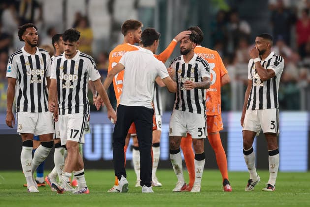 Juventus v Parma - Serie A - Allianz Stadium Turin, Italy, 29th August 2026. Carlos Cuesta Head coach of Parma Calcio shakes hands with Nico Gonzalez of Juventus as he receives a pat on the head from team mate Guglielmo Vicario of Juventus following the final whistle of the Juventus vs Parma Serie A match at Allianz Stadium, Turin. Picture credit should read: Jonathan Moscrop Turin Allianz Stadium Italy