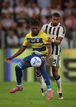 Juventus v Parma - Serie A - Allianz Stadium Turin, Italy, 29th August 2026. Gleison Bremer of Juventus battles for possession with El Bilal Toure of Parma Calcio during the Juventus vs Parma Serie A match at Allianz Stadium, Turin. Picture credit should read: Jonathan Moscrop Turin Allianz Stadium Italy