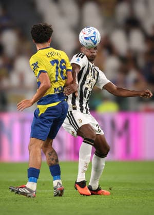 Juventus v Parma - Serie A - Allianz Stadium Turin, Italy, 29th August 2026. Jhon Lucumi of Juventus battles for possession with Simone Lontani of Parma Calcio during the Juventus vs Parma Serie A match at Allianz Stadium, Turin. Picture credit should read: Jonathan Moscrop Turin Allianz Stadium Italy