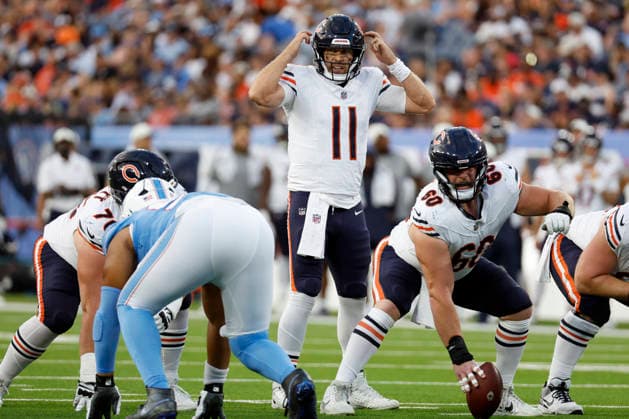 NASHVILLE, TN - AUGUST 29: Chicago Bears quarterback Case Keenum (11) taps his helmet to make a play call at the line during a preseason game between the Tennessee Titans and Chicago Bears, August 29, 2026 at Nissan Stadium in Nashville, Tennessee. (Photo by Matthew Maxey Icon Sportswire) NFL, American Football Herren, USA AUG 29 Bears at Titans EDITORIAL USE ONLY Icon260829028