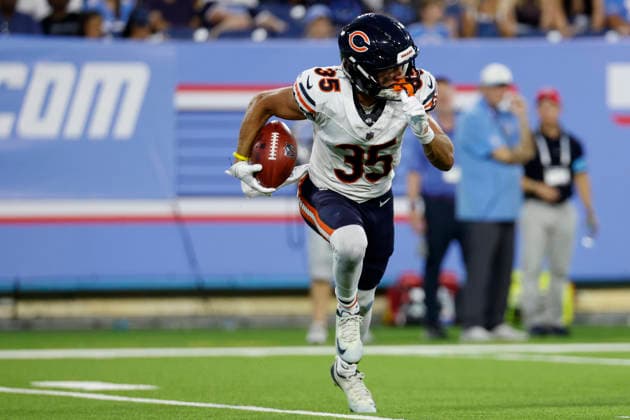 NASHVILLE, TN - AUGUST 29: Chicago Bears wide receiver Scotty Miller (35) returns a kick during a preseason game between the Tennessee Titans and Chicago Bears, August 29, 2026 at Nissan Stadium in Nashville, Tennessee. (Photo by Matthew Maxey Icon Sportswire) NFL, American Football Herren, USA AUG 29 Bears at Titans EDITORIAL USE ONLY Icon260829035