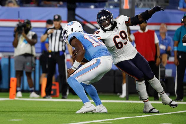 NASHVILLE, TN - AUGUST 29: Chicago Bears defensive lineman Jeremiah Martin (69) makes a tackle of Tennessee Titans quarterback Hendon Hooker (16) during a preseason game between the Tennessee Titans and Chicago Bears, August 29, 2026 at Nissan Stadium in Nashville, Tennessee. (Photo by Matthew Maxey Icon Sportswire) NFL, American Football Herren, USA AUG 29 Bears at Titans EDITORIAL USE ONLY Icon260829043