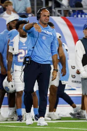 NASHVILLE, TN - AUGUST 29: Tennessee Titans head coach Robert Saleh on the sideline during a preseason game between the Tennessee Titans and Chicago Bears, August 29, 2026 at Nissan Stadium in Nashville, Tennessee. (Photo by Matthew Maxey Icon Sportswire) NFL, American Football Herren, USA AUG 29 Bears at Titans EDITORIAL USE ONLY Icon260829046