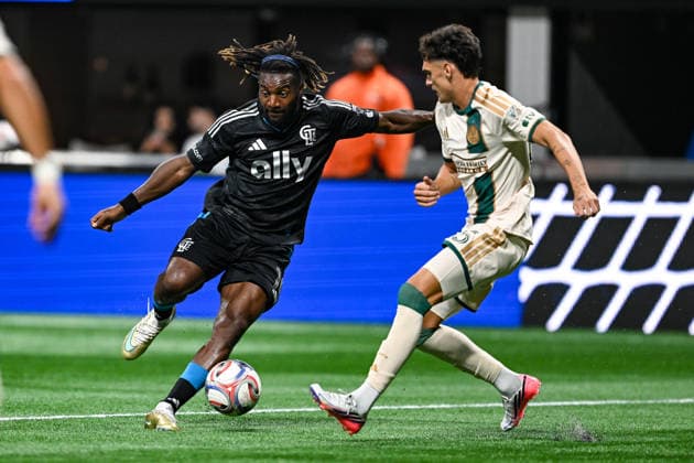 ATLANTA, GA - AUGUST 29: Allan Saint-Maximin 10 of Charlotte FC dribbles during the MLS, Fussball Herren, USA match between Charlotte FC and Atlanta United FC on August 29th, 2026 at Mercedes-Benz Stadium in Atlanta, GA. (Photo by Rich von Biberstein Icon Sportswire) SOCCER: AUG 29 MLS Atlanta United vs Charlotte FC EDITORIAL USE ONLY Icon260829003