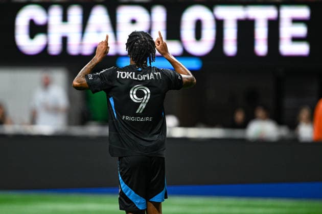 ATLANTA, GA - AUGUST 29: Idan Toklomati 9 of Charlotte FC reacts after scoring a first-half goal during the MLS, Fussball Herren, USA match between Charlotte FC and Atlanta United FC on August 29th, 2026 at Mercedes-Benz Stadium in Atlanta, GA. (Photo by Rich von Biberstein Icon Sportswire) SOCCER: AUG 29 MLS Atlanta United vs Charlotte FC EDITORIAL USE ONLY Icon260829008