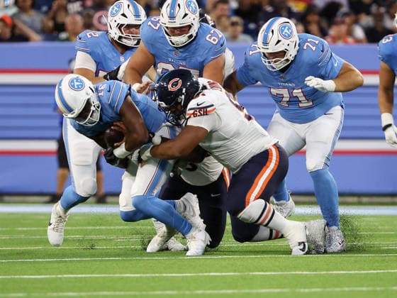 Aug 29, 2026; Nashville, Tennessee, USA; Tennessee Titans quarterback Hendon Hooker (16) is sacked by Chicago Bears defensive tackle Jayden Loving (91) during the NFL, American Football Herren, USA preseason game between the Chicago Bears and the Tennessee Titans at Nissan Stadium (Nashville). Mandatory Credit: -Cal Media NFL 2026: Bears Vs Titans AUG 29  - ZUMAc04_ 20260829_zma_c04_208 Copyright: xStephenxFurstx