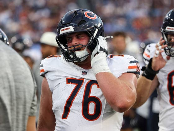 Aug 29, 2026; Nashville, Tennessee, USA; Chicago Bears guard Caden Barnett (76) removes his helmet on the sidelines after coming out of the NFL, American Football Herren, USA preseason game between the Chicago Bears and the Tennessee Titans at Nissan Stadium (Nashville). Mandatory Credit: -Cal Media Nashville USA - ZUMAc04_ 20260829_zma_c04_212 Copyright: xStephenxFurstx