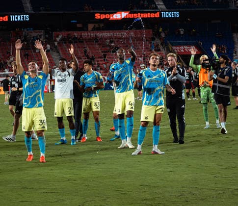 August 29, 2026, Harrison, New Jersey, USA: Philadelphia Union players celebrate after the final whistle following their 3-1 victory over Red Bull New York in a Major League Soccer match at Sports Illustrated Stadium MLS, Fussball Herren, USA 2026: Red Bull 1 Vs Philadelphia Union 3  - ZUMAp306 20260829_znp_p306_006 Copyright: xOmarxPerezxLopezx